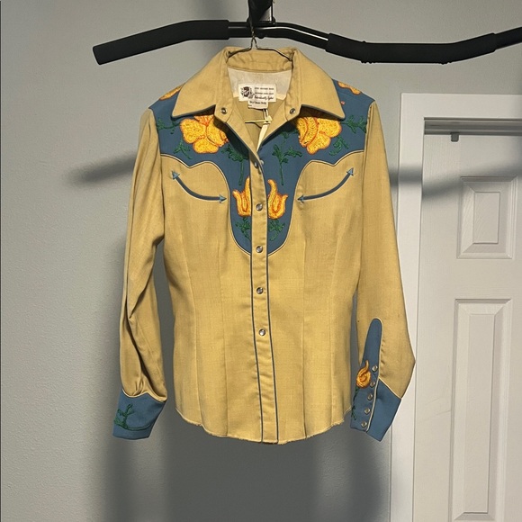 RARE Vintage Western Embroidered Button Down Shirt